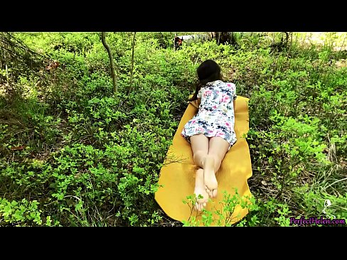❤️ 陌生人在Tinder上自慰我的阴部，并在树林里热情地做爱 ❤❌ Porn video ❌️
