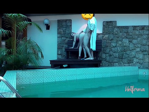 ❤️ 老板邀请女佣去泳池，却忍不住要来个热辣的 ❤❌ Porn video ❌️