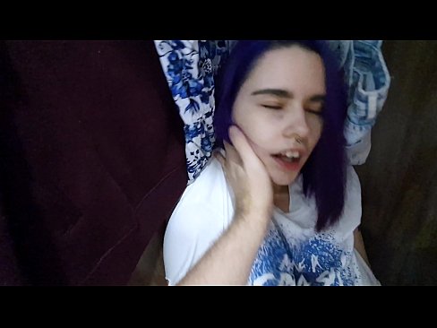 ❤️ 在衣柜里发现我的妹妹并帮助她射精 ❤❌ Porn video ❌️