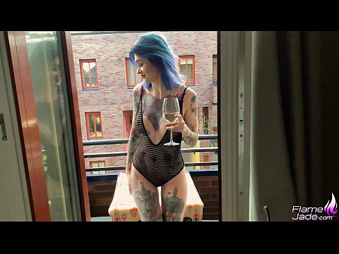 ❤️ 巨大的女孩大口吸吮，在空旷的天空下热情地做爱 ❤❌ Porn video ❌️